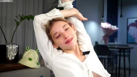 Mia online show from February 13, 1:50 am