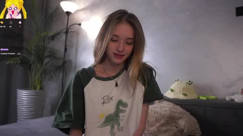 Mia online show from March 27, 1:40 am