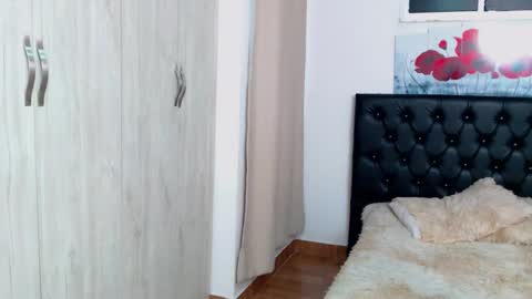 Hi im sara online show from March 30, 1:22 pm