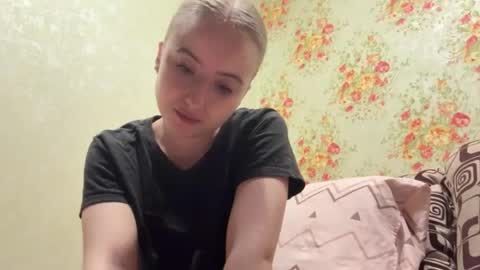 Karina online show from April 16, 9:39 pm