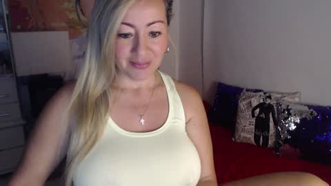 Snapshot of tanyagrace chatting on January 2, 7:51 pm Christmas online show from January 2, 7:51 pm