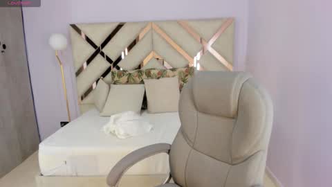 Tati Saldarriaga online show from November 15, 7:48 pm