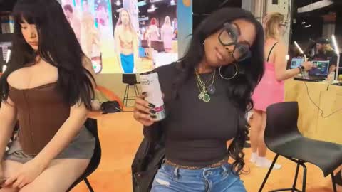 Tatted Queen online show from April 12, 6:33 pm