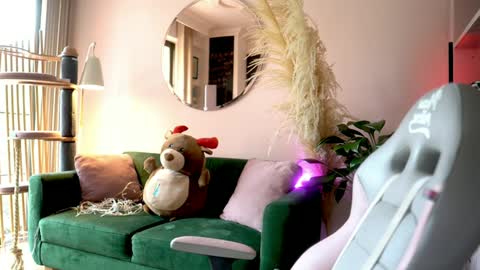 Nathalie Hardy  online show from December 15, 7:30 pm