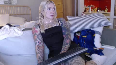 tattoobbgirl online show from March 5, 4:35 pm