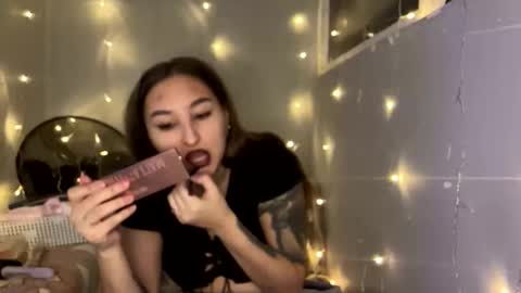 Mia online show from January 17, 4:03 pm