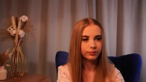 Taya online show from April 12, 4:21 pm