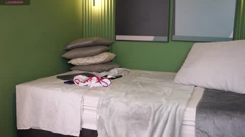 Teylor  Kim online show from October 2, 7:08 pm