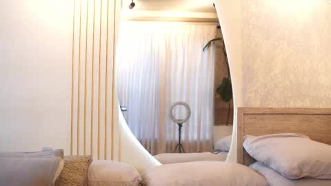 Teylor  Kim online show from November 8, 7:30 pm