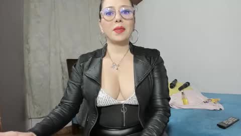 taylorhot72_ online show from December 30, 3:25 am