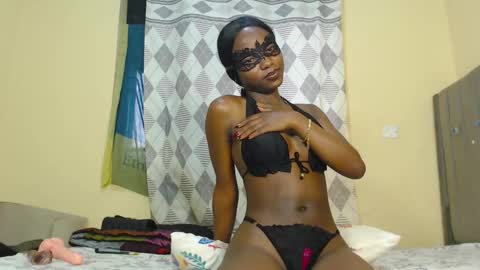 Snapshot of teasequeen01 chatting on February 3, 11:09 am queen online show from February 3, 11:09 am