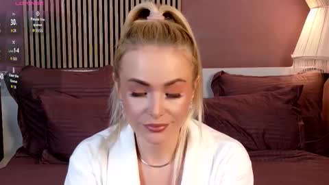 Snapshot of teasingjulianna chatting on September 22, 1:53 pm teasingjulianna online show from September 22, 1:53 pm