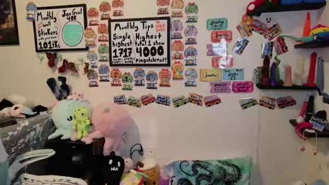 Pixie Pix or Pickle online show from January 16, 11:12 pm