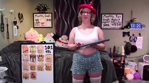 Snapshot of ten_tickle_pixie chatting on January 10, 11:29 pm Pixie Pix or Pickle online show from January 10, 11:29 pm