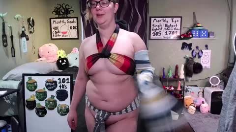 Snapshot of ten_tickle_pixie chatting on March 12, 6:22 pm Pixie Pix or Pickle online show from March 12, 6:22 pm