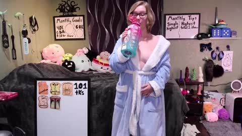 Snapshot of ten_tickle_pixie chatting on January 1, 9:41 pm Pixie Pix or Pickle online show from January 1, 9:41 pm