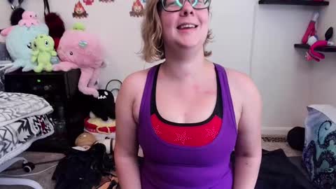 Snapshot of ten_tickle_pixie chatting on September 17, 8:07 pm Pixie Pix or Pickle online show from September 17, 8:07 pm