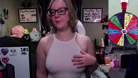 Snapshot of ten_tickle_pixie chatting on February 12, 7:24 pm Pixie Pix or Pickle online show from February 12, 7:24 pm