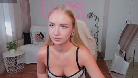 TessaHamilton online show from March 28, 9:20 am