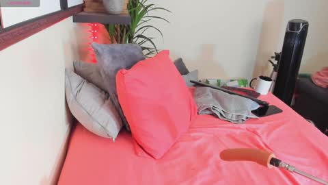 K R I S T E N online show from December 19, 8:34 pm