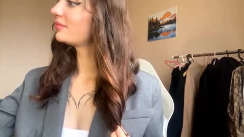 Snapshot of thebunnyalex chatting on September 30, 10:14 pm Alex online show from September 30, 10:14 pm
