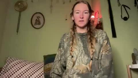 Snapshot of thefoxglovefairy chatting on October 28, 9:19 pm Fae online show from October 28, 9:19 pm