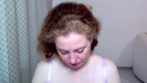 Ella online show from November 25, 8:05 am