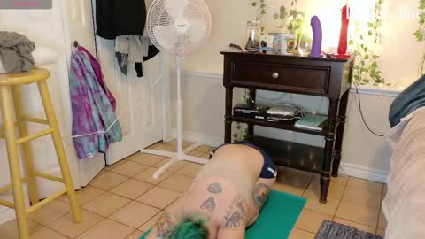 Tiny Blue online show from December 15, 5:40 pm