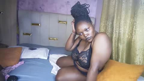 thick_n_flirty online show from April 18, 9:34 am