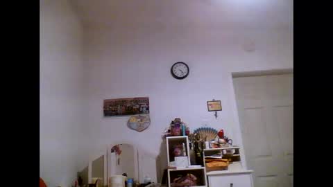 thickassazn93 online show from December 17, 9:27 pm