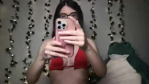 thistlefernsby online show from November 17, 4:24 am