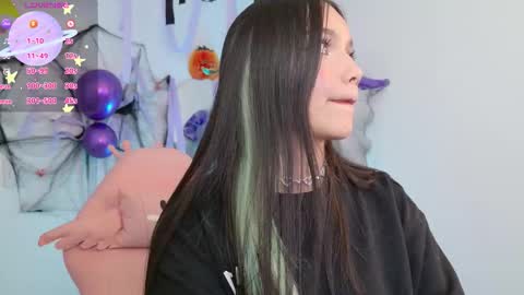 Tiana Le online show from October 9, 5:11 am