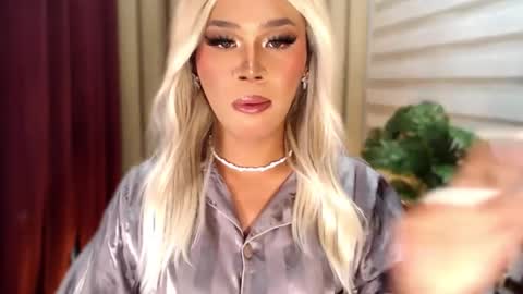 Sam online show from February 6, 6:44 pm