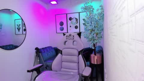 Tiara  online show from April 19, 3:17 am