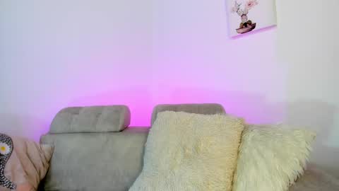 Tiarha online show from February 19, 4:34 am