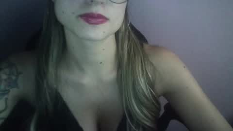 Snapshot of tifanny_a chatting on March 10, 9:40 pm Tifanny online show from March 10, 9:40 pm