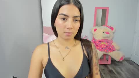 Snapshot of tifany_tay2 chatting on February 2, 2:17 am hey am julietha online show from February 2, 2:17 am