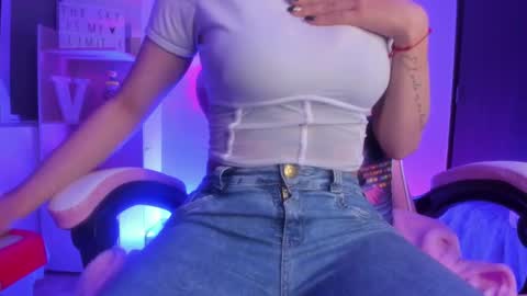 Snapshot of tiffany_bela chatting on February 14, 1:23 am Tiffany Bela online show from February 14, 1:23 am