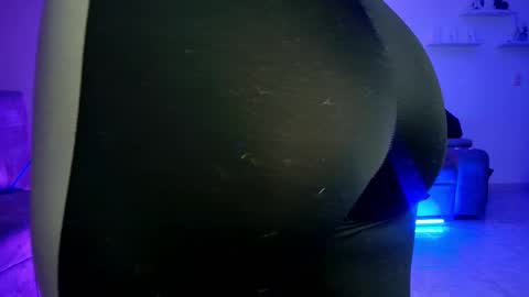 Snapshot of tiffany_bela chatting on September 30, 1:55 am Tiffany Bela online show from September 30, 1:55 am