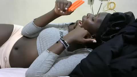 tight_pussie online show from October 23, 12:05 am