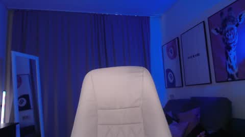 Lola online show from May 26, 8:46 am