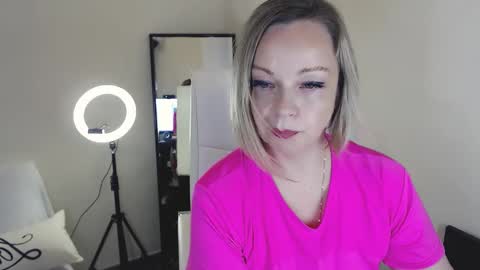 Snapshot of tilly_eliot chatting on February 4, 2:32 pm Tilly online show from February 4, 2:32 pm
