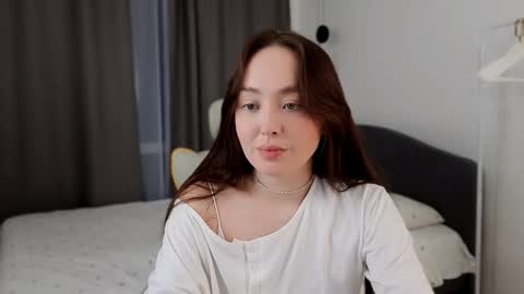 Mia online show from March 3, 2:23 pm