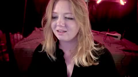 TinkerrBelll online show from February 22, 7:59 pm