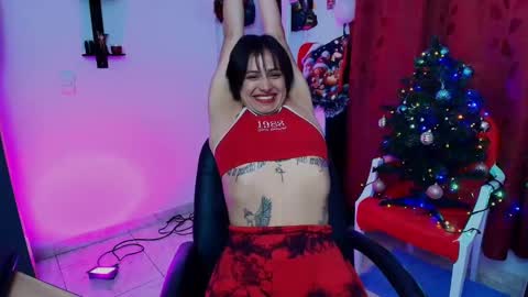 Snapshot of tinnadawson chatting on December 18, 1:26 am I AM BELLA ----------- follow my IG TINNS 69 online show from December 18, 1:26 am
