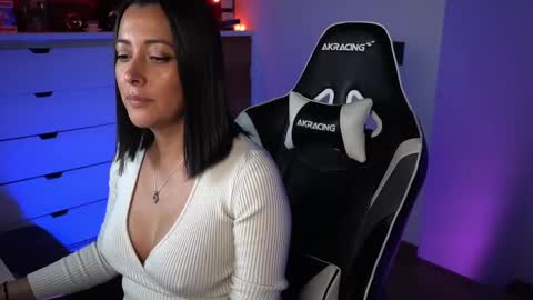 Snapshot of tiny_panther chatting on January 10, 10:36 pm Ana Molly online show from January 10, 10:36 pm