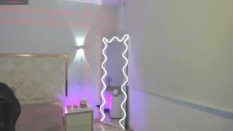 tiny_tay online show from April 11, 11:25 am