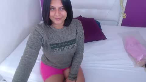 tiny_whore18 online show from December 17, 7:12 am