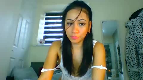 Tinyasian911718 sweetinyasian instagram online show from February 19, 12:33 pm