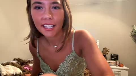 tinyclassylucy18 online show from June 14, 8:09 pm